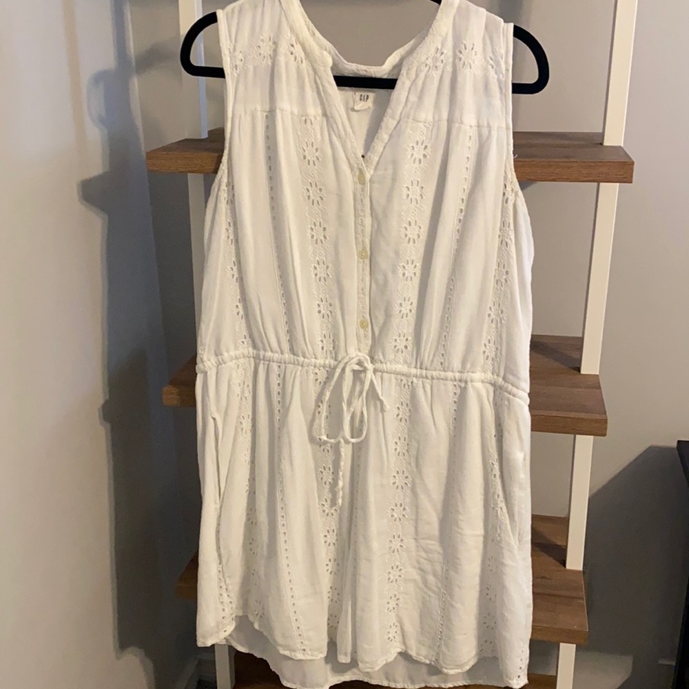 GAP White eyelet TIE WAIST dress